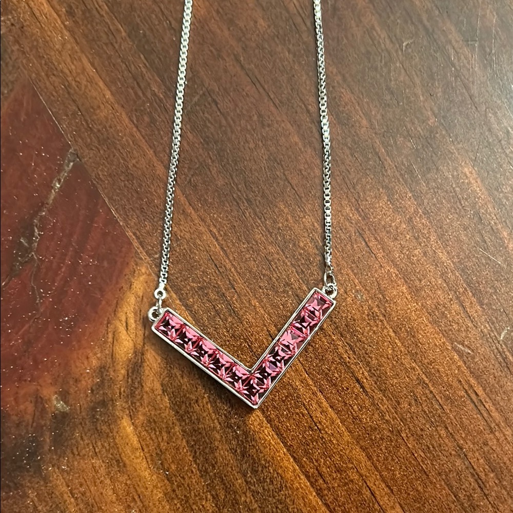 NEW Pink Swarovski crystals chevron necklace - Picture 3 of 6